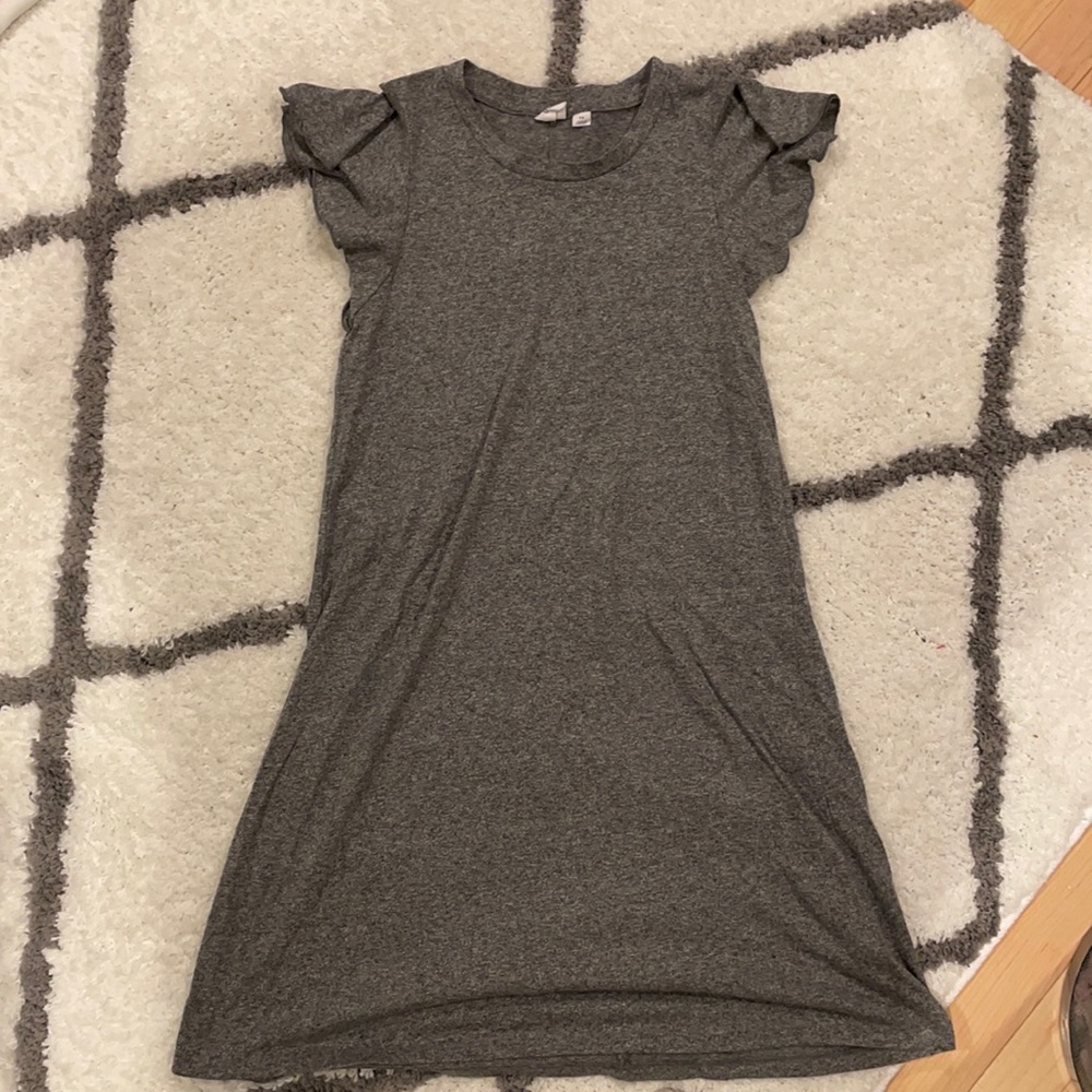 grey short sleeve dress